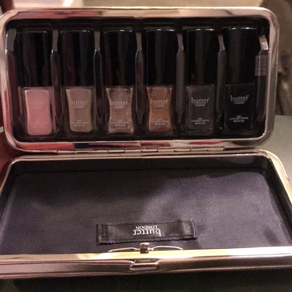 Butter London Accessories - BNWOT BUTTER LONDON NAIL POLISH SET IN GOLD CLUTCH